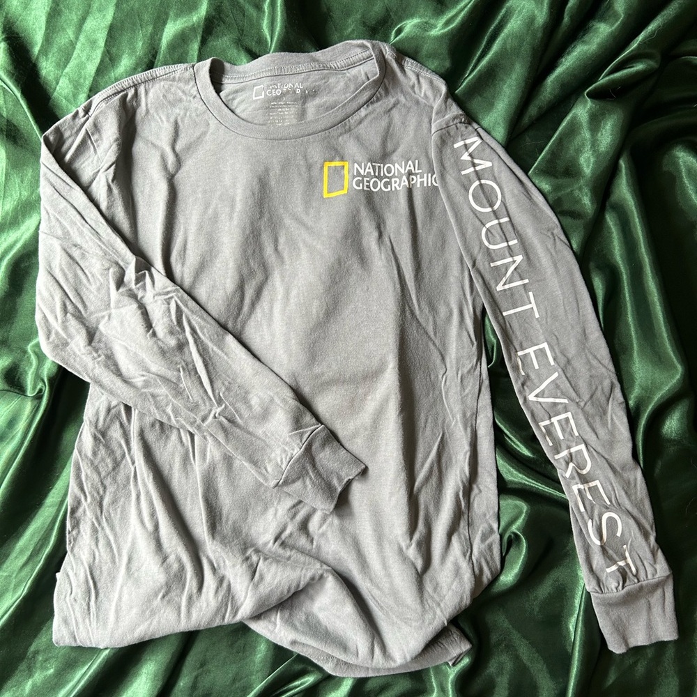 National Geographic Mount Everest long-sleeve graphic tee